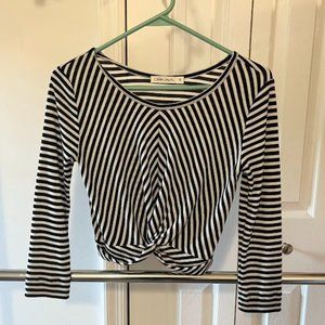 Chloe & Kate Cropped 3/4 Sleeve Black & White Striped Going Out Top